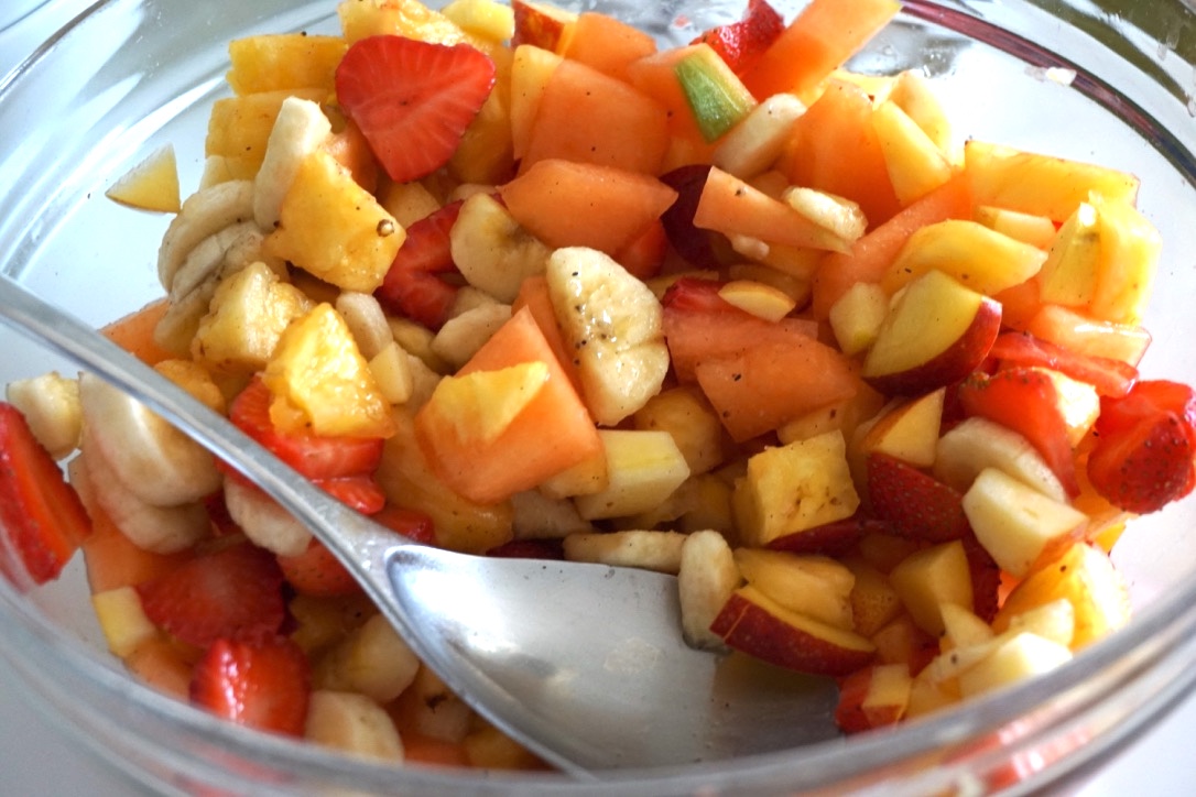 149 Frühstücksideen - Obstsalat mit Walnüssen - Gabriele Sirotek