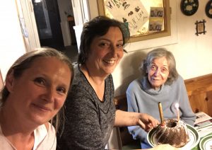 alte Dame Ingeborg Kobza 87. Geburtstag der alten Dame Ingeborg Kobza